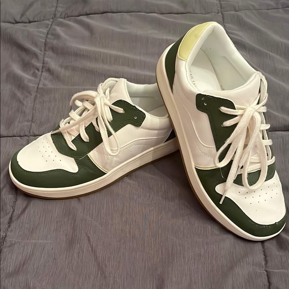 Women’s AE White and Green Sneakers SIZE 10